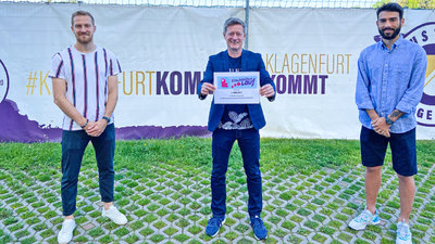 Kosmas Gkezos (l.) und Markus Rusek (r.) mit Landessportdirektor Arno Arthofer
