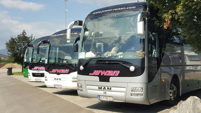 Die Austria und Juwan Reisen bieten einen Bus-Shuttle zum LASK-Spiel an.