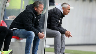 Geschäftsführer Sport Matthias Imhof mit Trainer Peter Pacult