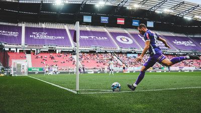 Turgay Gemicibasi schlägt einen Eckball im Wörthersee-Stadion