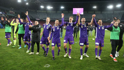 Die Austria-Profis feiern ihren Sieg über Salzburg.